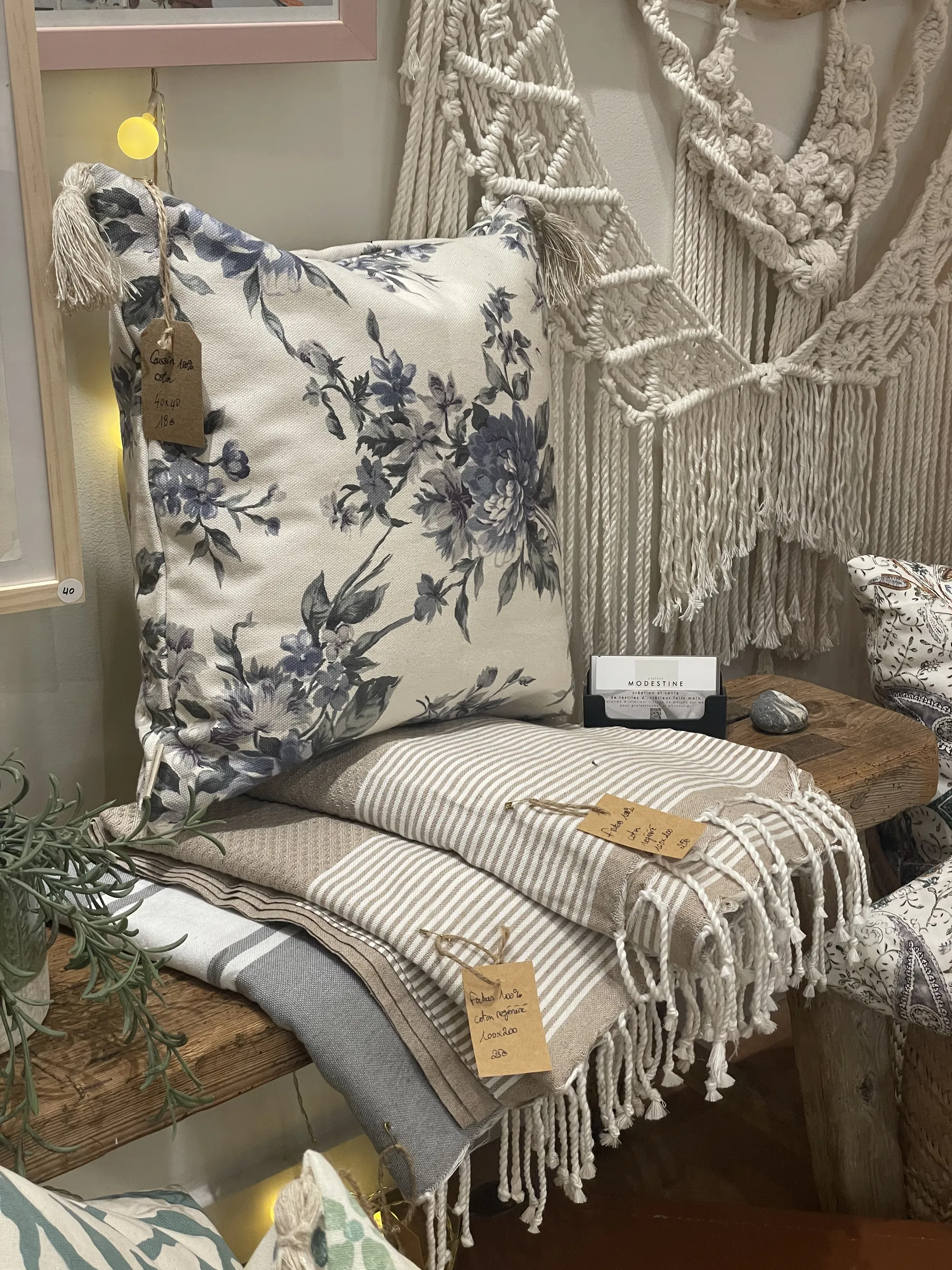 Coussins, linge de table et pièces textile de l'Atelier Modestine